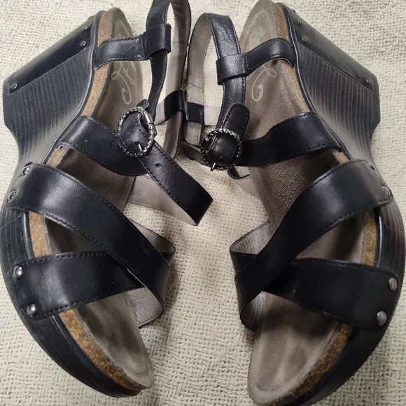 Dansko Black Strappy Sandals Versatile Comfort - Picture 6 of 8